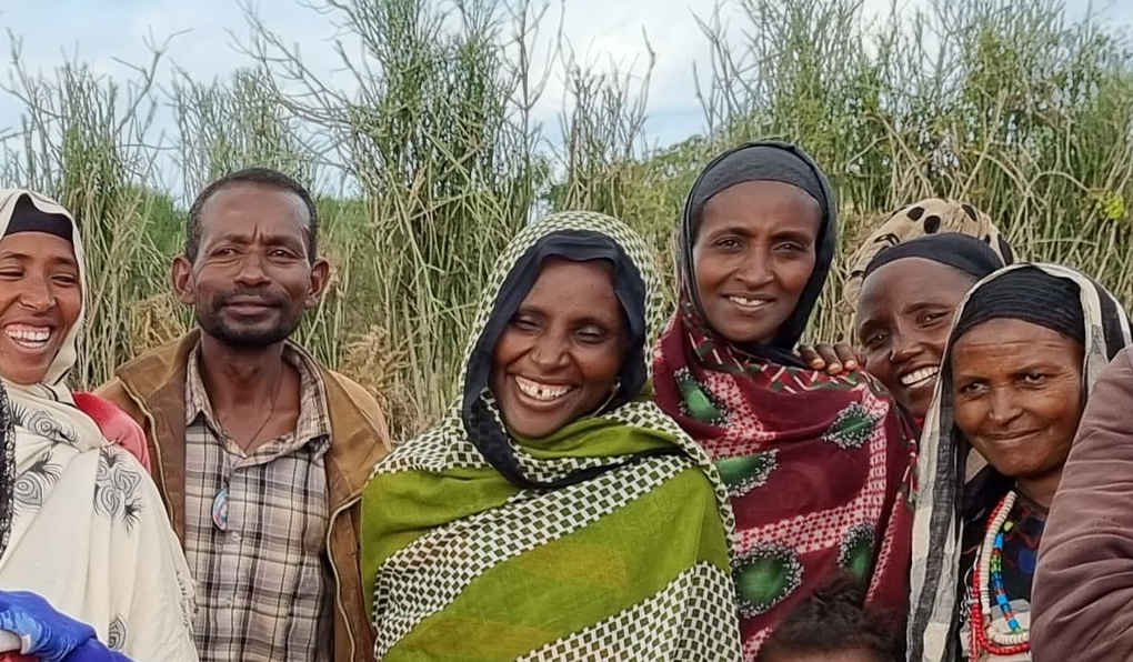 En gruppe i Etiopien, er glad for hjælpen