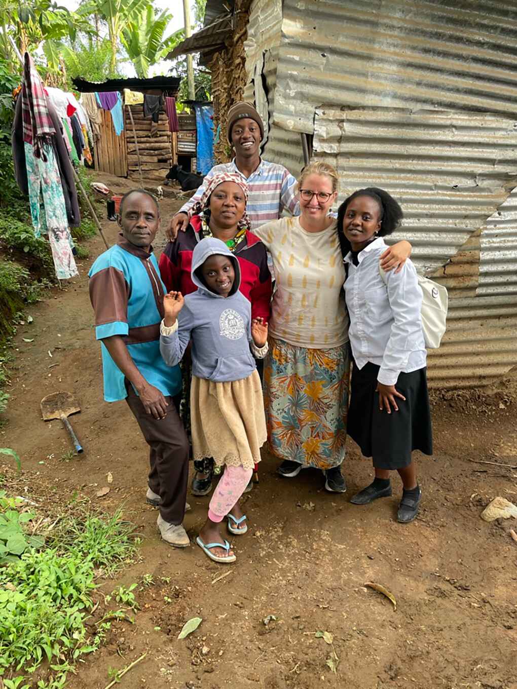 Rebekka besøgte blandt andet en meget fattig familie hvor hun fik et særligt tæt venskab med familiens ældste datter Hefsipa, som ses her på billedet. 